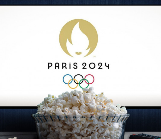 Mondiale di tiro a volo: in palio sedici carte olimpiche Mondiale di tiro a volo: schermo bianco con logo Parigi 2024 dietro a pop corn