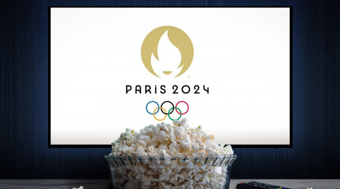 Mondiale di tiro a volo: schermo bianco con logo Parigi 2024 dietro a pop corn