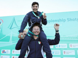 Mondiale di tiro a volo, oro per l’Italia mixed team Mondiale di tiro a volo, oro per l’Italia mixed team (Giulia GRassia e Mauro De Filippis)