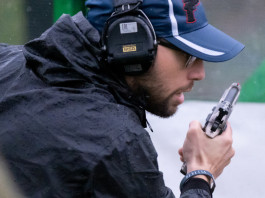 Beretta Excellence shooting action: ecco i vincitori Beretta Excellence shooting action: tiratore in primo piano con beretta 92x performance