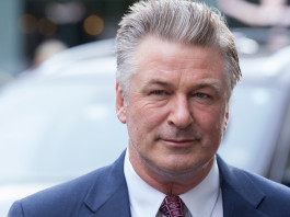Incidente mortale sul set di Rust, accordo in sede civile Incidente mortale sul set di Rust: Alec Baldwin