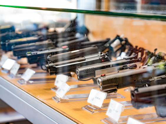 pistole in vendita nell'armeria red point di roma