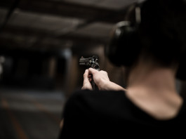 Strage di Fidene, la nota dell’Uits Strage di Fidene, la nota dell’Uits - interno di poligono di tiro con tiratore di spalle