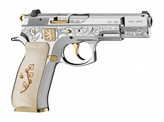 da destra, pistola da collezione la Cz 75 Order of the white lion