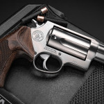 con la sua custodia, il revolver custom taurus executive grade judge