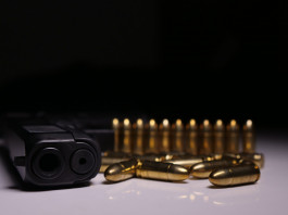 Mancato rinnovo della licenza e ritiro delle armi: la sentenza Mancato rinnovo della licenza e ritiro delle armi: pistola glock con munizioni