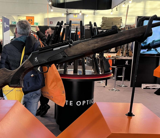 Con la Browning Bar 4X la carabina diventa su misura Con la Browning Bar 4X la carabina diventa su misura