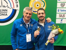 Europei di tiro a segno 10 metri, tre medaglie per l’Italia Europei di tiro a segno 10 metri, tre medaglie per l’Italia: Paolo Monna col presidente Uits Costantino Vespasiano