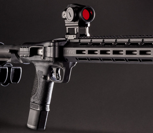 Smith & Wesson M&P Fpc, la carabina in calibro da pistola con calcio collassabile Smith & Wesson M&P Fpc, la carabina in calibro da pistola con calcio collassabile