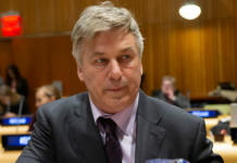 Cadute le accuse d’omicidio contro Alec Baldwin Cadute le accuse d’omicidio contro Alec Baldwin