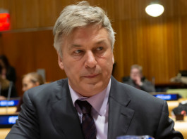 Cadute le accuse d’omicidio contro Alec Baldwin Cadute le accuse d’omicidio contro Alec Baldwin