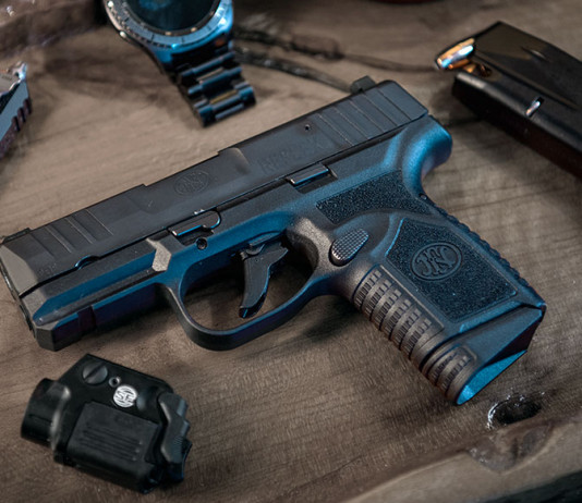 Fn Reflex, la pistola microcompatta a capacità elevata Fn Reflex, la pistola microcompatta a capacità elevata