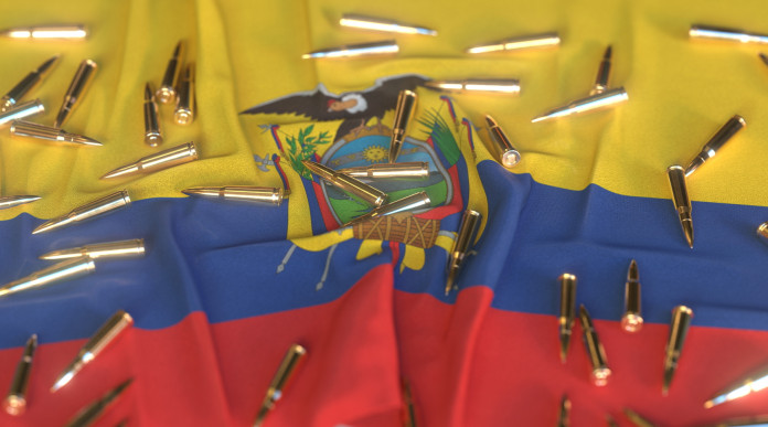 Liberalizzate le armi per difesa in Ecuador: munizioni sulla bandiera dell'ecuador