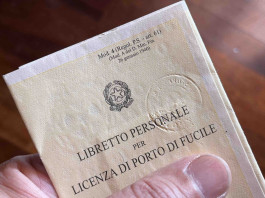 Porto d’armi, i numeri del ministero per il 2022: licenze in lieve crescita Porto d’armi, i numeri del ministero per il 2022 licenze in lieve crescita