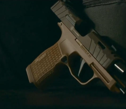 Sig Sauer P365XL Spectre comp coyote, la pistola microcompatta con freno di bocca Sig Sauer P365XL Spectre comp coyote, la pistola microcompatta con freno di bocca integrato