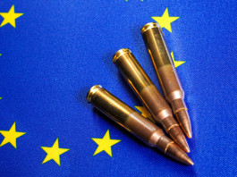 Giovedì il voto per finanziare la produzione di munizioni in Europa Giovedì voto per finanziare la produzione di munizioni in Europa: munizioni con bandiera unione europea