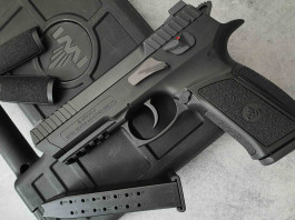 Iwi Jericho II cal. 9×19 mm, una full size tradizionale Iwi Jericho II cal. 9×19 mm, una full size tradizionale