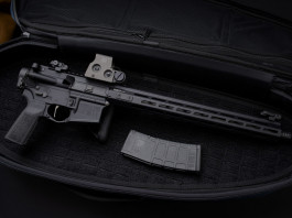 La Springfield Armory Saint Victor ora con calcio tattico pieghevole La Springfield Armory Saint Victor ora con calcio tattico pieghevole