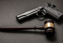 Leggi sulle armi, a giugno seminario d’aggiornamento Conarmi Leggi sulle armi, a giugno seminario d’aggiornamento Conarmi: pistola e martello giudice