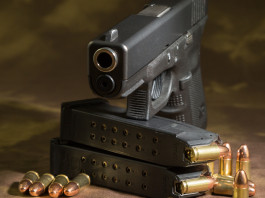 Valore economico delle armi in America: l’analisi per tipo nel primo trimestre 2023 Valore economico delle armi in America l’analisi per tipo nel primo trimestre 2023: pistola glock con caricatori