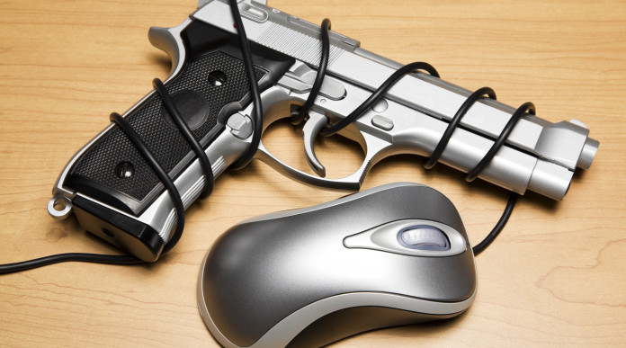 Anagrafe digitale dei possessori di armi, interrogazione al Senato: pistola avvolta in filo del mouse