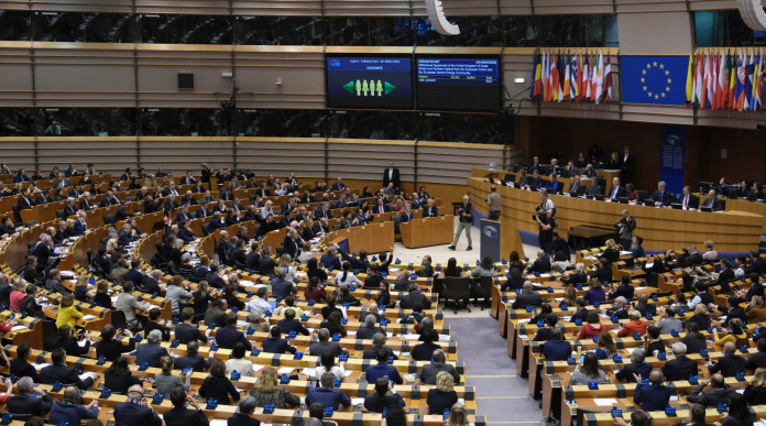 Parlamento europeo approva atto su produzione di munizioni