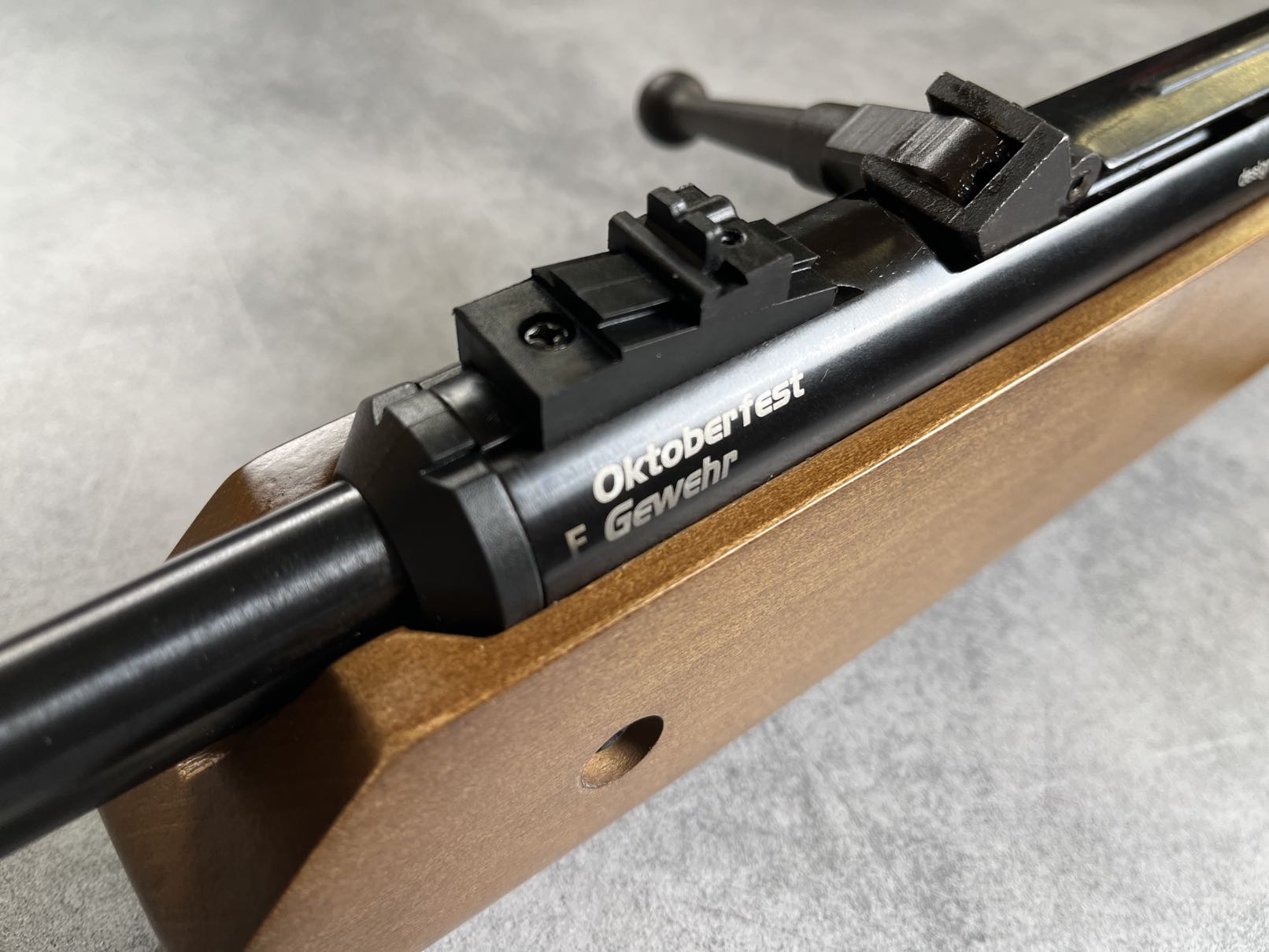Diana Oktoberfest Gewehr cal. 4,4 mm, aria compressa da luna park - Armi  Magazine