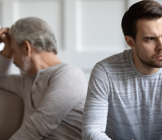 Liti in famiglia e revoca del porto d’armi: la sentenza del Tar Liti in famiglia e revoca del porto d’armi: padre e figlio dopo discussione