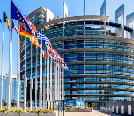 Parlamento europeo approva legge su produzione di munizioni Parlamento europeo approva legge su produzione di munizioni: palazzo del parlamento europeo a strasburgo