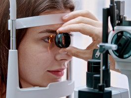 Patologia temporanea e revoca del porto d’armi: la sentenza Patologia temporanea e revoca del porto d’armi: esame oftalmologico