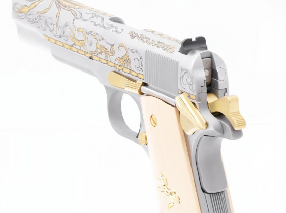 da dietro, pistola custom Sk Guns Untamed Alacrán