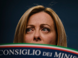 Decreto sicurezza, le novità sulle armi Pacchetto sicurezza, le novità sulle armi: Giorgia Meloni in conferenza stampa