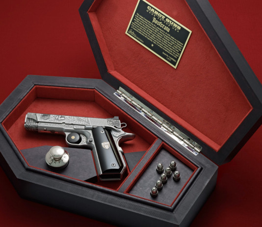 Cabot Guns Nosferatu, una pistola da collezione dedicata al vampiro Cabot Guns Nosferatu, una pistola da collezione dedicata al vampiro