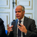 Porto d’armi senza licenza: il governo approva decreto Porto d’armi senza licenza: Matteo Piantedosi, ministro dell'Interno