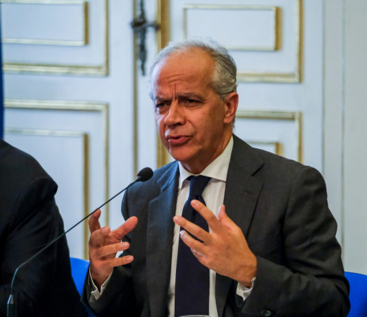 Porto d’armi senza licenza: il governo approva decreto Porto d’armi senza licenza: Matteo Piantedosi, ministro dell'Interno