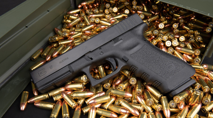 Quanti background check in America dall’inizio del 2023? pistola glock con munizioni