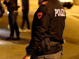 Quanti omicidi in Italia nel 2023? Quanti omicidi in Italia nel 2023? agente di polizia