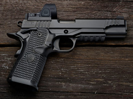 Cabot Insurrection, una nuova pistola custom in tre versioni Cabot Insurrection, una nuova pistola custom in tre versioni