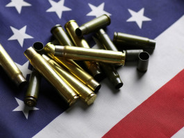 Mercato delle armi in America, la situazione a due terzi di dicembre Mercato delle armi in America, la situazione a due terzi di dicembre: munizioni su bandiera americana
