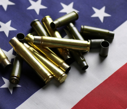 Mercato delle armi in America, la situazione a due terzi di dicembre Mercato delle armi in America, la situazione a due terzi di dicembre: munizioni su bandiera americana