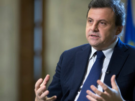 Carlo Calenda: «Ridurre le licenze di porto d’armi» Carlo Calenda: «Ridurre le licenze di porto d’armi»