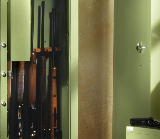 Furto della cassaforte con le armi, sentenza e commento Furto della cassaforte con le armi, la sentenza: fucili in cassaforte a muro