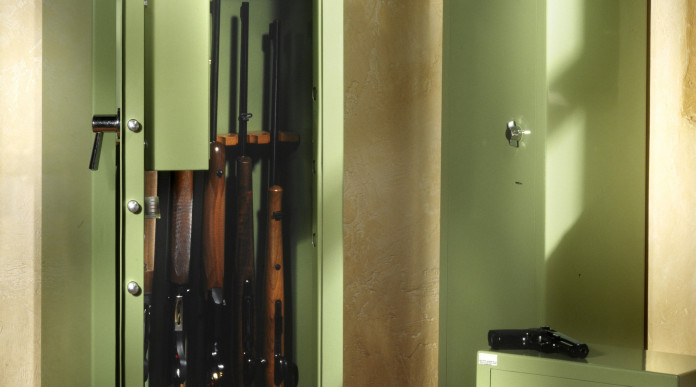 Furto della cassaforte con le armi, la sentenza: fucili in cassaforte a muro