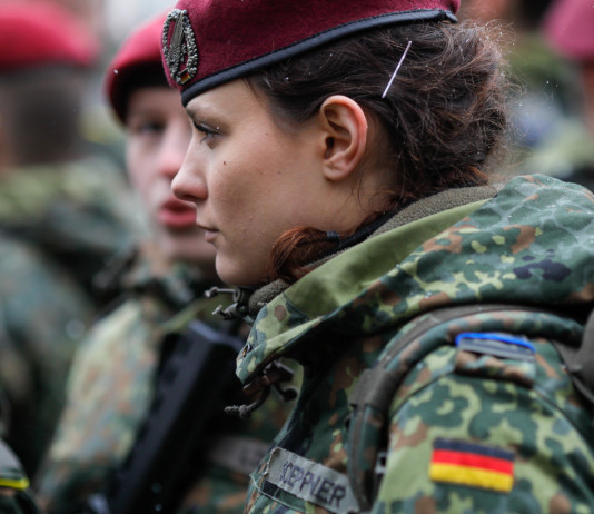 A Enforce Tac un simposio germano-scandinavo sull’industria della difesa A Enforce Tac un simposio germano-scandinavo sull’industria della difesa: german female soldier