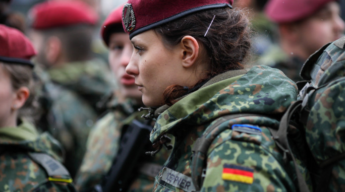 A Enforce Tac un simposio germano-scandinavo sull’industria della difesa: german female soldier