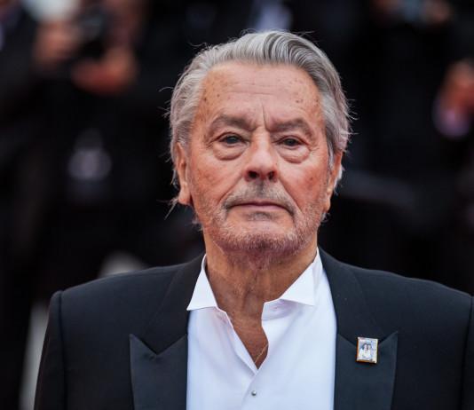 Sequestrate 72 armi e tremila munizioni ad Alain Delon Sequestrate 72 armi e tremila munizioni ad Alain Delon