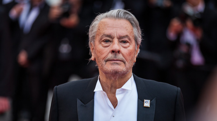 Sequestrate 72 armi e tremila munizioni ad Alain Delon