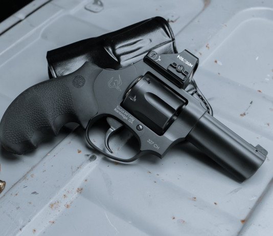 Taurus 327 Defender Toro, un revolver optic ready in .327 Federal magnum Taurus 327 Defender Toro, un revolver optic ready in .327 Federal magnum