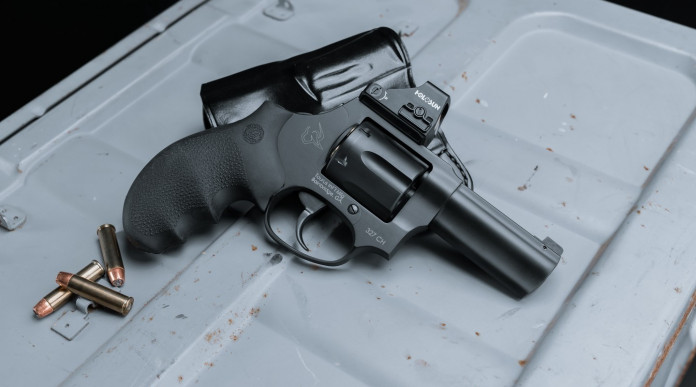 Taurus 327 Defender Toro, un revolver optic ready in .327 Federal magnum