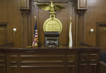 Incidente mortale sul set di Rust, condannata a 18 mesi l’addetta alle armi Incidente mortale sul set di Rust, condannata a 18 mesi l’addetta alle armi: corte di giustizia america